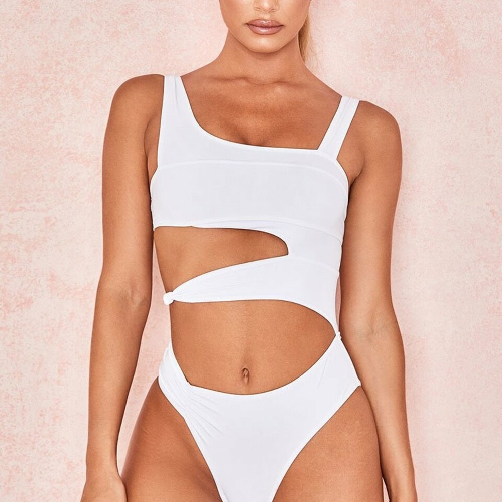 NWOT: High leg cutout design one piece swimsuit